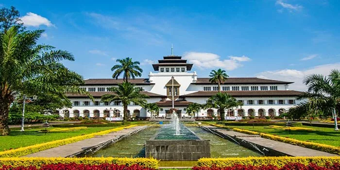 Sejarah Gedung Sate Mengenal Wisata Bersejarah Di Bandung