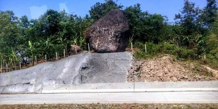 Cerita-Batu-Bleneng