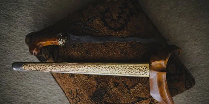 Keris-Kerajaan,-Peninggalan-Sejarah-di-Gua-Istana