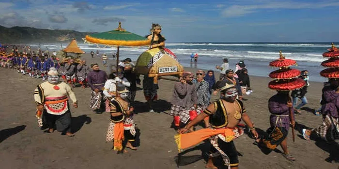 Pantai-Parangkusumo-Yogyakarta