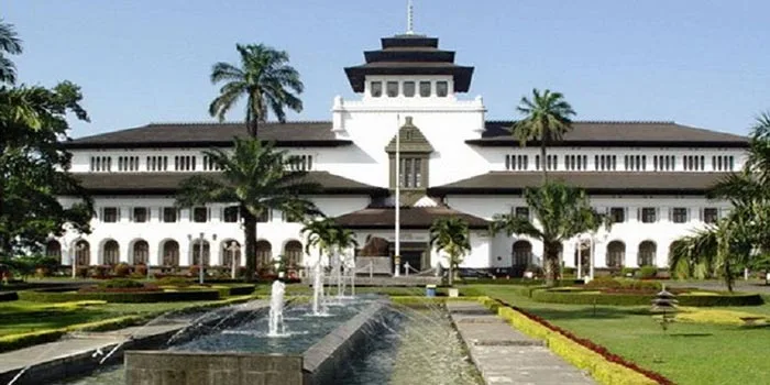 Sejarah-Gedung-Sate-Mengenal-Wisata-Bersejarah-di-Bandung