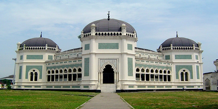 Masjid-Raya-Al-Mashun-Mengenal-Masjid-Bersejarah-Di-Medan