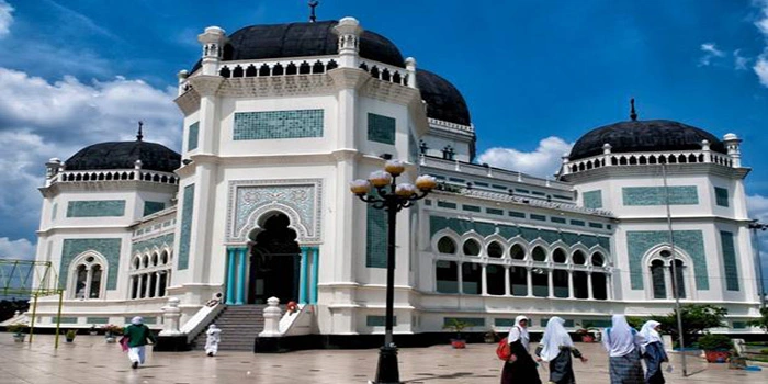 Masjid-Raya-Al-Mashun-Mengenal-Masjid-Bersejarah