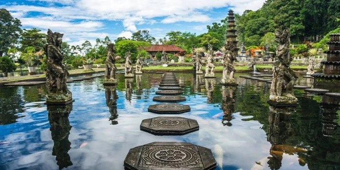 Kolam-Tirta-Gangga-Mengenal-Sejarah-Wisata-Populer-Di-Bali