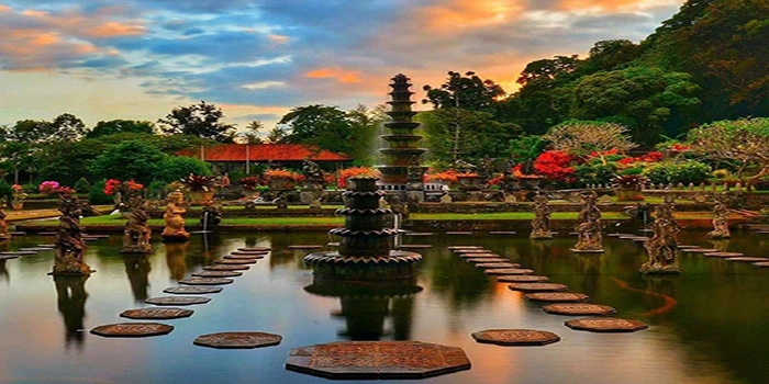 Kolam-Tirta-Gangga-Mengenal-Sejarah-Wisata-Terkenal-Di-Bali
