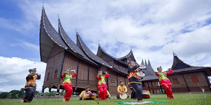 Mengenal-Sejarah-Suku-Minang-Dari-Pulau-Sumatera-Barat
