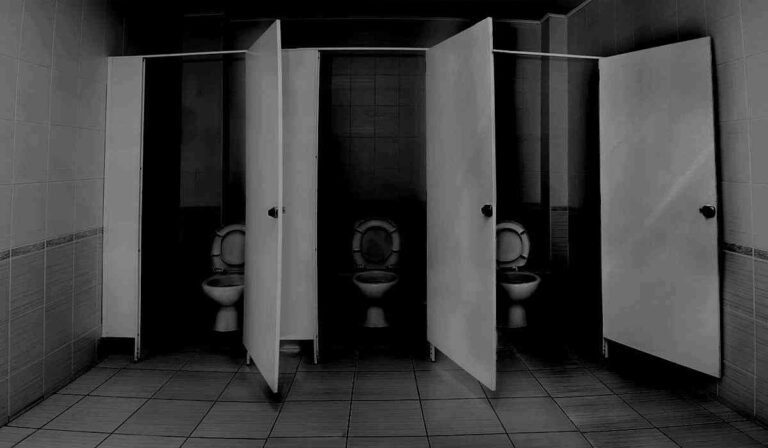 Misteri Mencekam di Balik Kamar Mandi