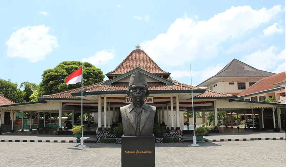 Ki Hajar Dewantara: Bapak Pendidikan Nasional Yang Abadi