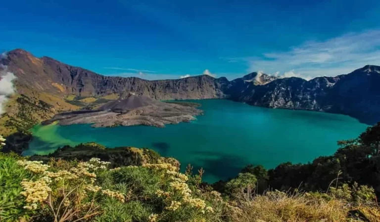 Menguak Misteri Danau Segara Anak