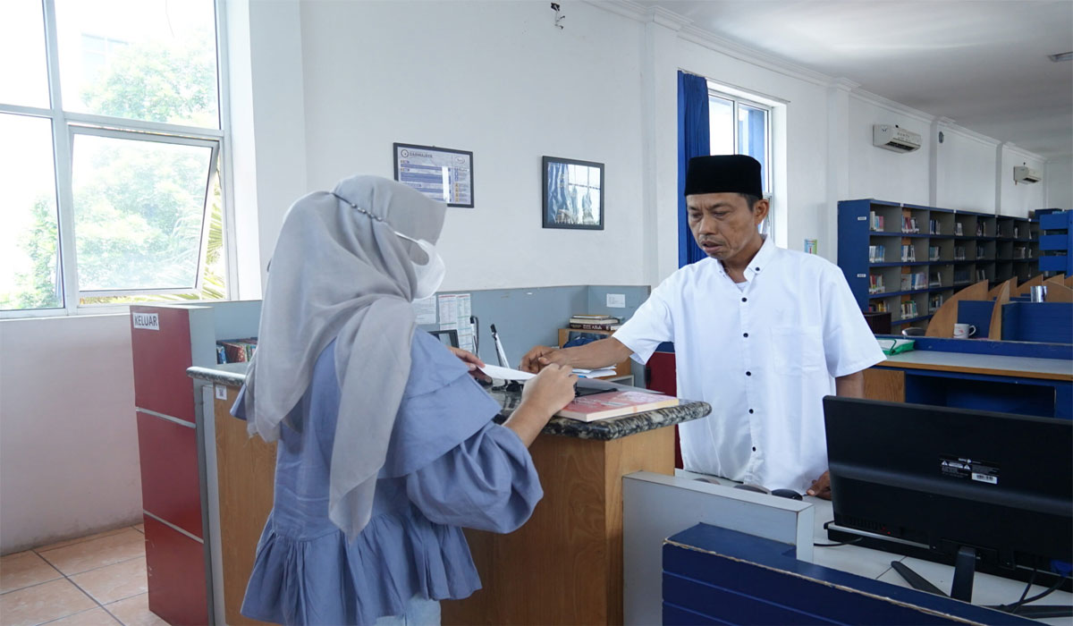 Inspiratif Banget! Perjalanan Mbah Saring dari Tukang Kebun Hingga Jadi Dosen di Kampus Ternama
